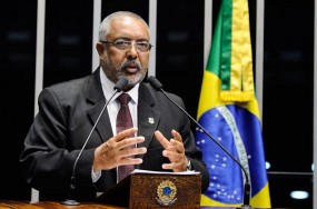 OIT quer revisão de pontos da reforma trabalhista, informa Paim